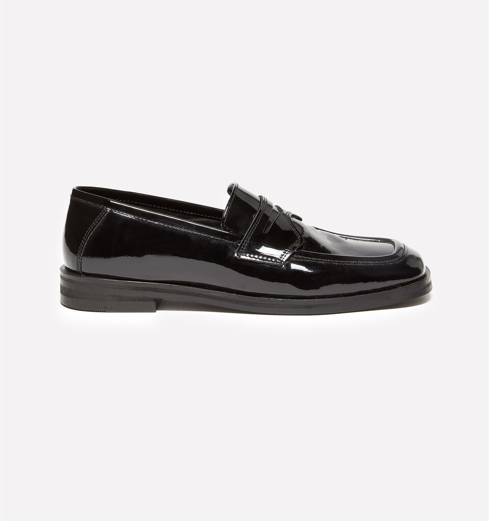 Black moccasins in 100% patent leather - women's flat shoes - Black | Sisley image number 2